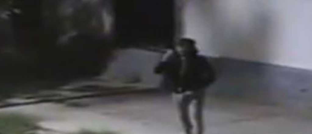 Video: dos detenidos tras forzar la puerta de un comercio en Maip&uacute;