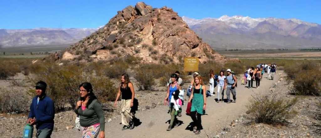 El cerro m&iacute;stico de Mendoza que guarda petroglifos antiguos