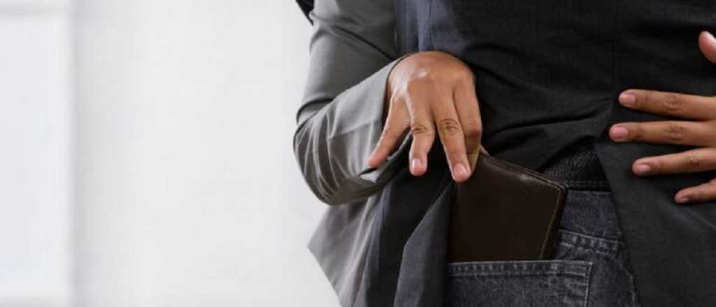 Una mujer le robó a un hombre con un método seductor en San Rafael