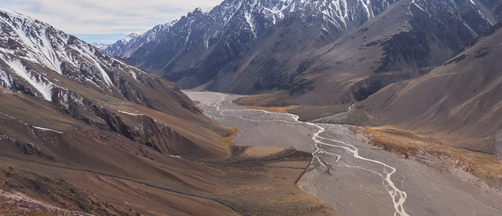 El caudal del Río Mendoza cayó a menos de la mitad