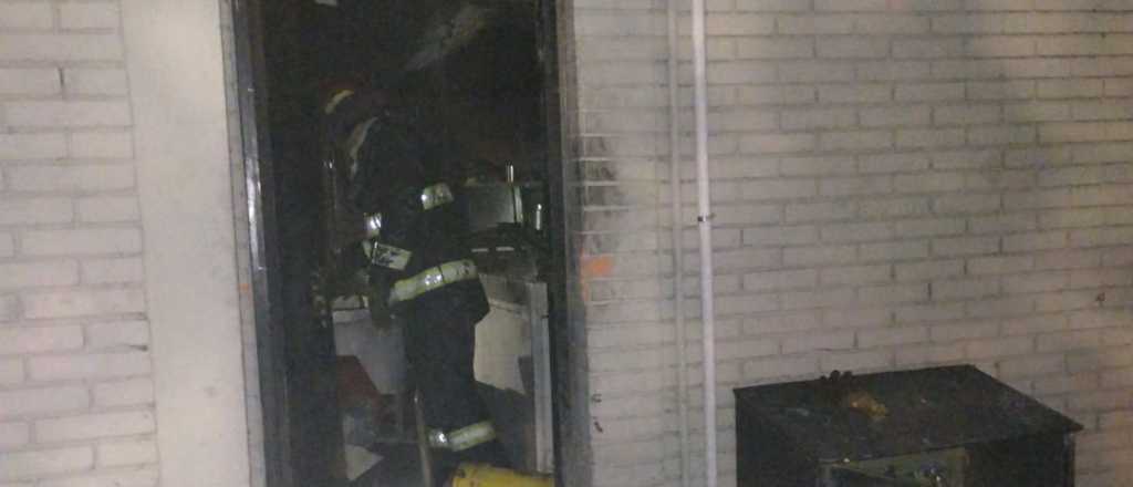 Fotos: se incendi&oacute; un famoso restaurante de Guaymall&eacute;n