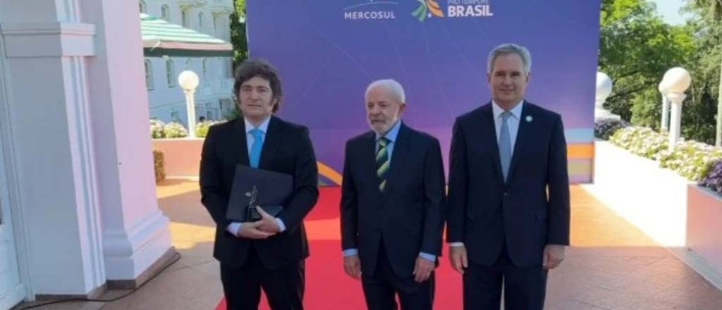 Milei salud&oacute; fr&iacute;amente a Lula en el inicio de la cumbre del Mercosur