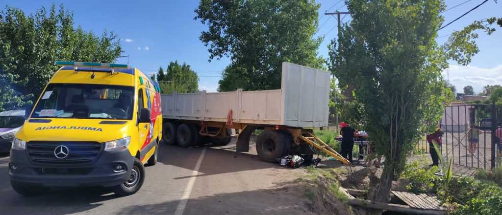 Muri&oacute; un joven tras desprenderse el acoplado de un cami&oacute;n