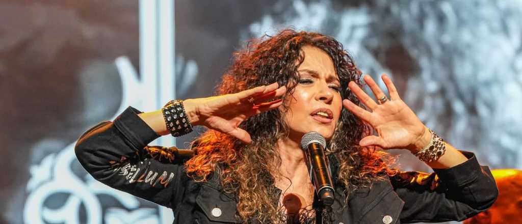 Patricia Sosa atendió un celular del público en pleno recital