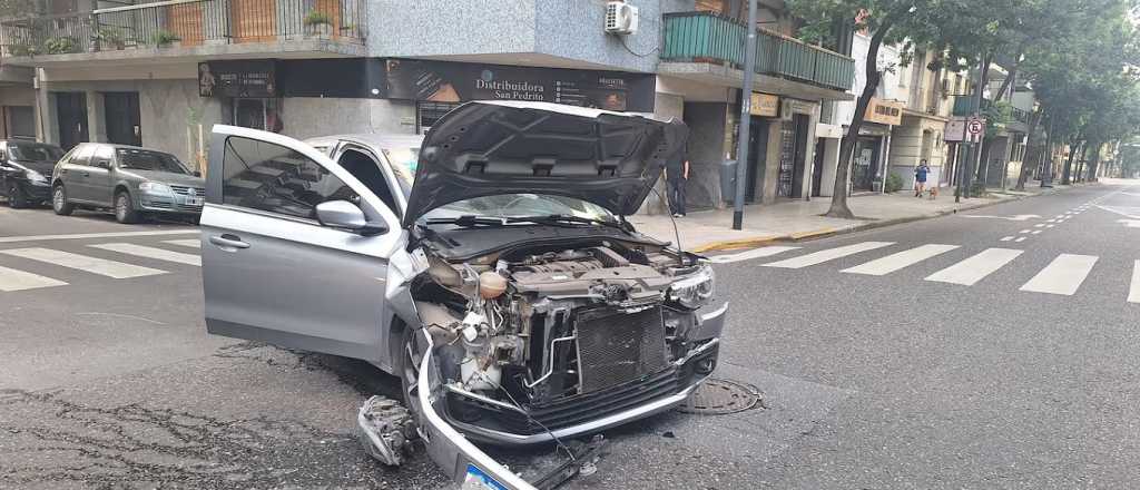 Fue 6 cuadras en contramano y chocó: dejó varios heridos