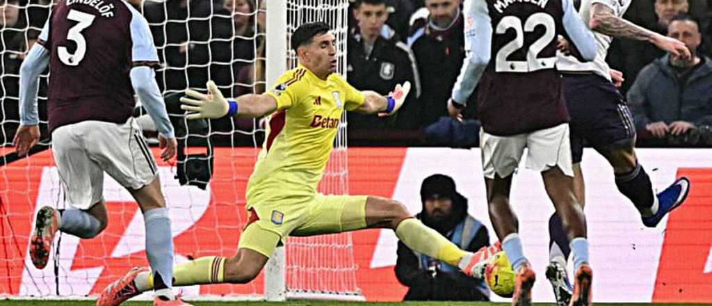 Dibu en modo Mundial: atajad&oacute;n para el triunfo de Aston Villa ante el United