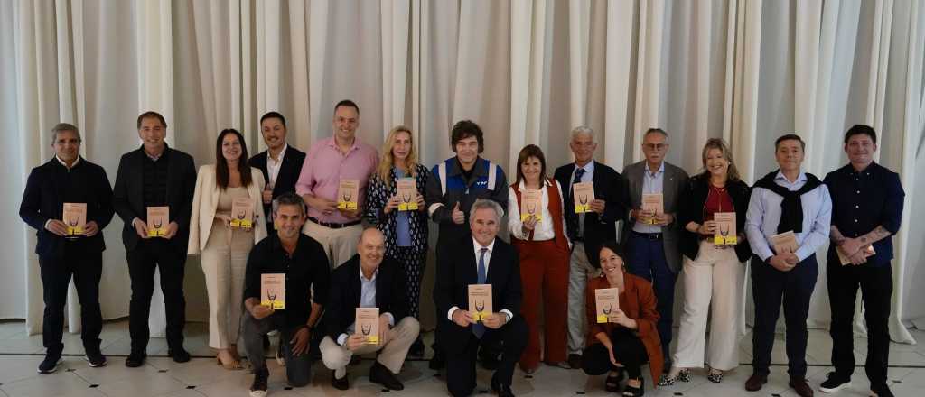 Milei cerró el año con su gabinete y regaló libros de liberalismo "extremo"