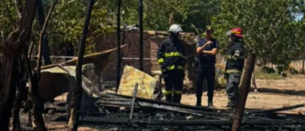 Se incendió una casa en El Algarrobal y hay un muerto