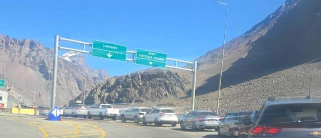 Largas filas y demoras de hora y media en el Paso a Chile
