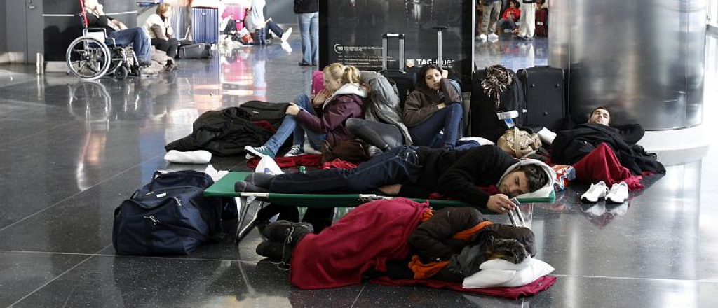 Temporal de nieve deja en jaque a vuelos y viajeros en Nueva York