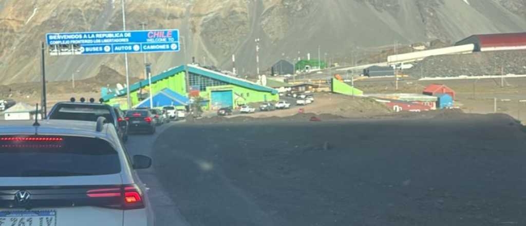 Siguieron las demoras para cruzar a Chile por el Paso Cristo Redentor