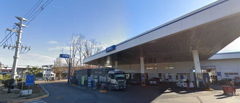 Le robaron 10 mil dólares a un camionero en una estación de servicio