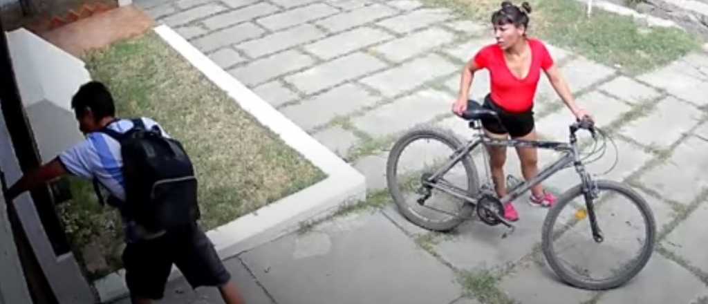 Video: una pareja fue filmada intentando ingresar a una casa de San Rafael