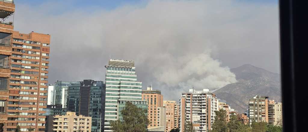 Incendio en Las Condes ya consumi&oacute; casi 500 hect&aacute;reas