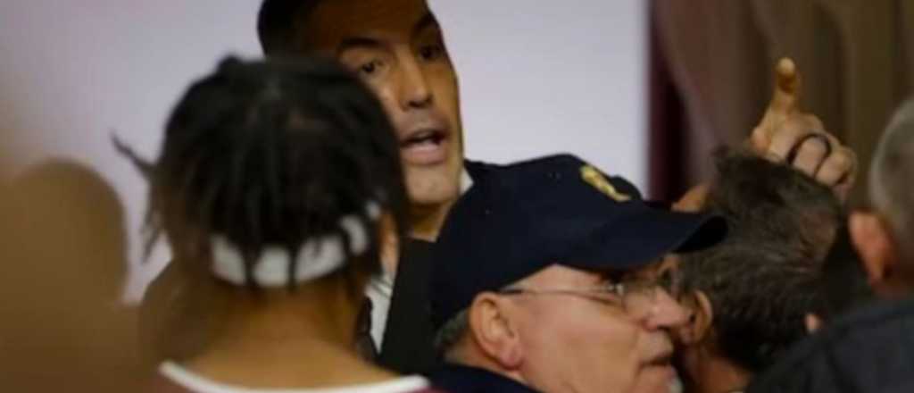 Luis Scola recibió una patada por la espalda en el basquet italiano