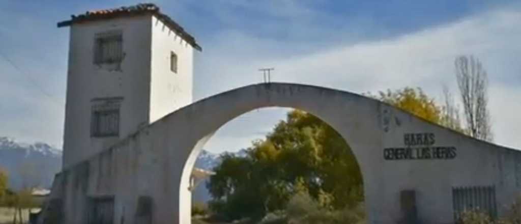 El arco histórico en un paraje perdido en la montaña