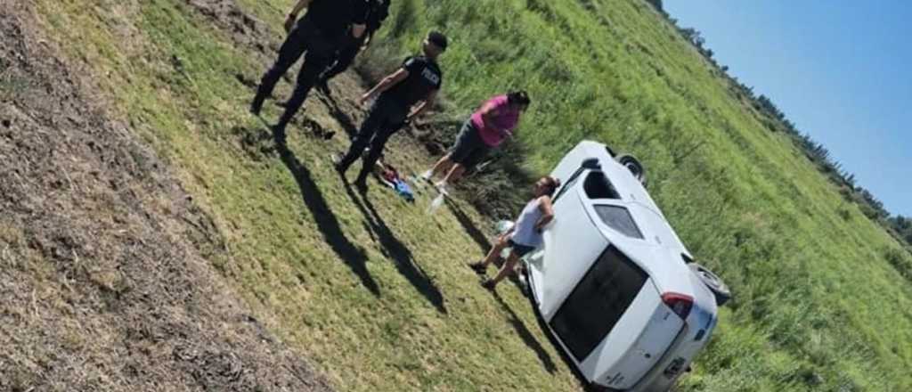 Volc&oacute; un auto con dos mujeres en San Rafael