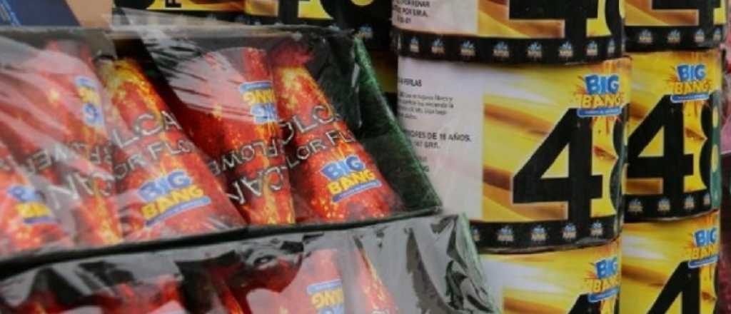 Una mendocina iba en micro a Chile con 1.700 petardos y la detuvieron