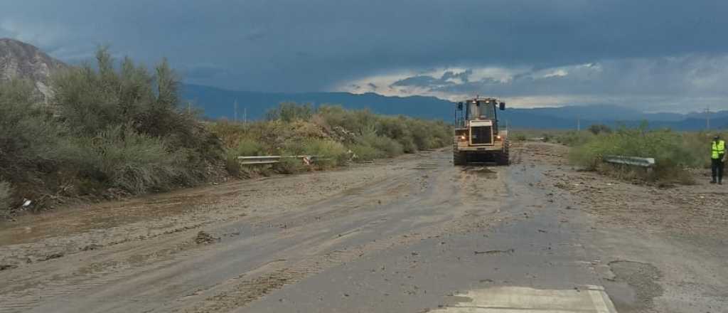 Dos aludes cortaron la ruta 52 en Las Heras tras la fuerte tormenta