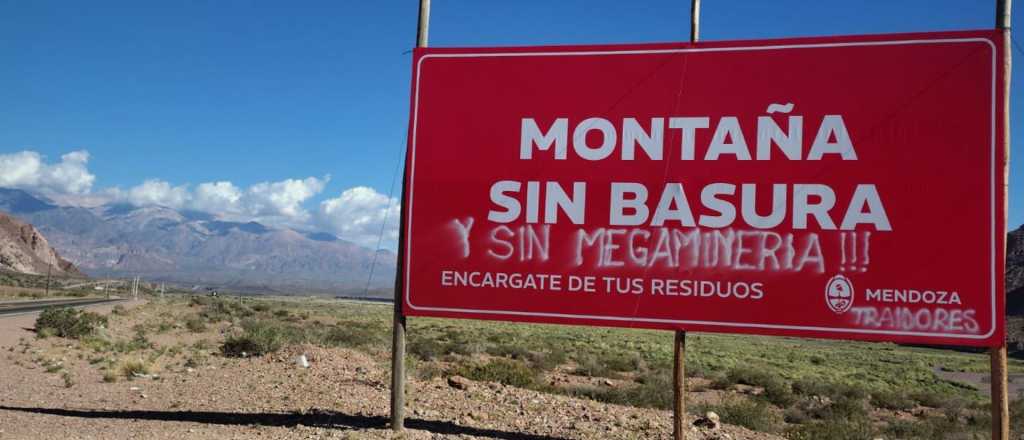 Jimena Latorre acusó de "incongruentes" a antimineros por vandalizar un cartel