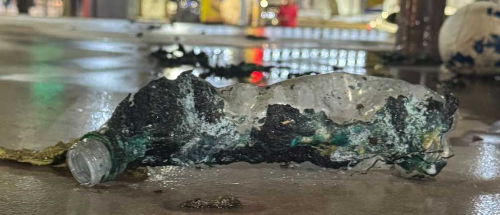 Cay&oacute; el autor del incendio del &aacute;rbol de Navidad en la Peatonal y ser&aacute; imputado