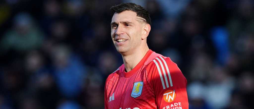 Video: show de atajadas del Dibu Martínez en la vuelta al triunfo de Aston Villa