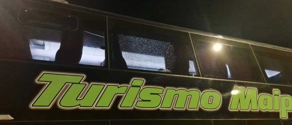 Atacaron a piedrazos a un micro lleno y a un auto en San Martín