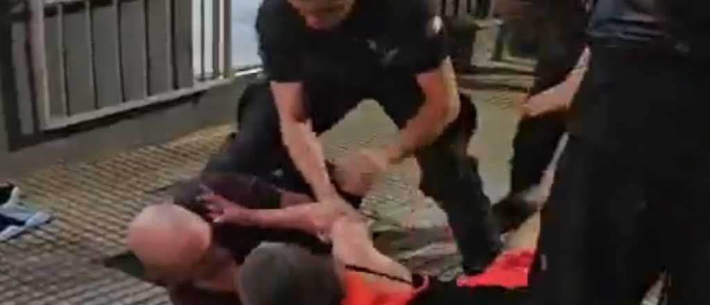 Dos cuidacoches y una mujer protagonizaron una ri&ntilde;a en pleno Centro