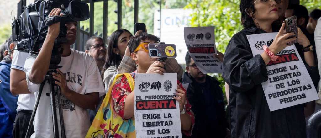 Al menos 14 periodistas detenidos por fuerzas chavistas en Venezuela