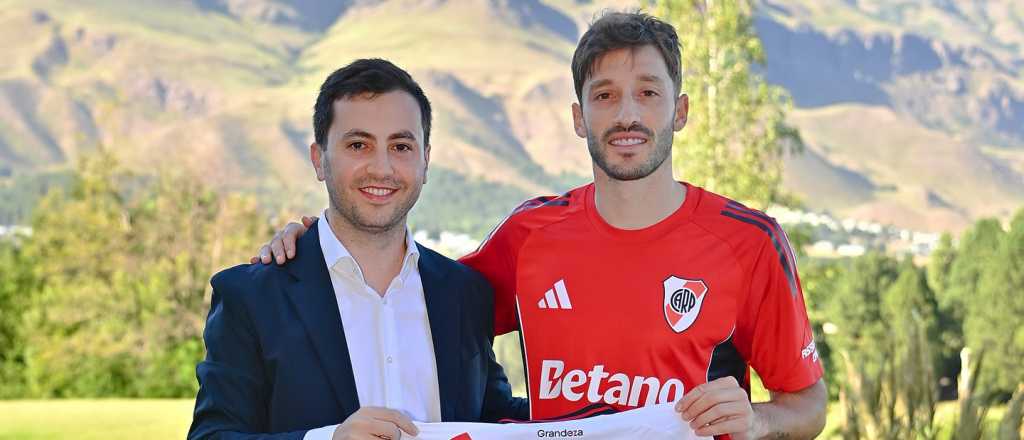 River present&oacute; oficialmente a Mat&iacute;as Vi&ntilde;a como nuevo refuerzo