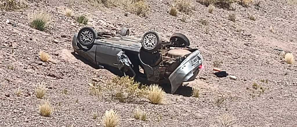 Una mujer y sus tres hijas volcaron sobre la Ruta 40 en Malargüe