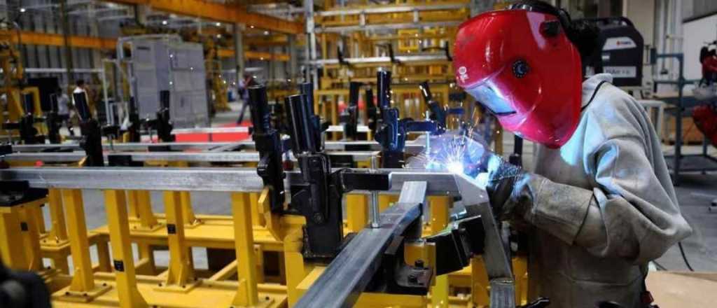 La industria cayó por tercer mes consecutivo