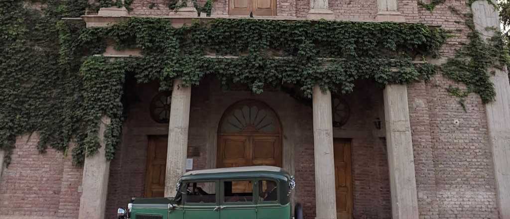 La mítica iglesia del siglo XX que adorna un hermoso distrito de Maipú
