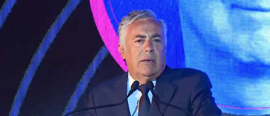 Fin de las vacaciones de Cornejo: congreso en Chile y regreso a Mendoza