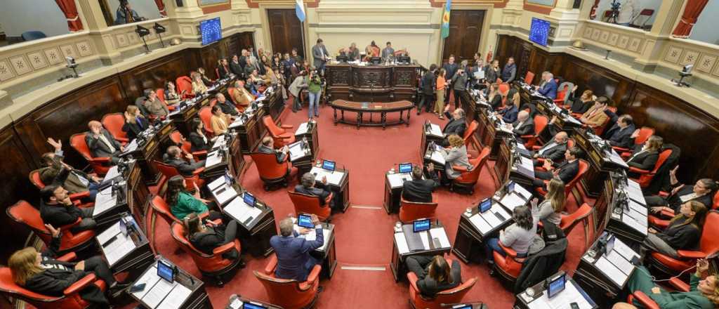 Empleados legislativos, miembros de una secta denunciada por abusos