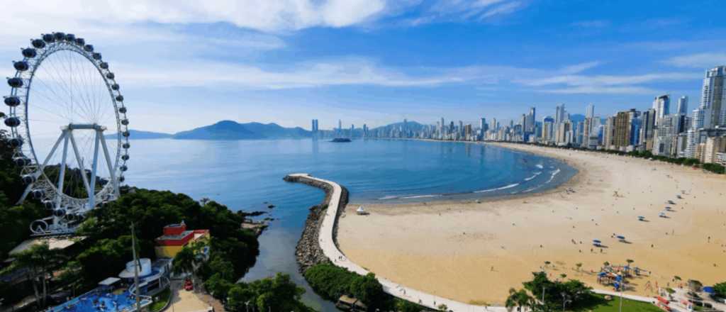 Alerta en Brasil: crecen los casos de gastroenteritis en varias playas