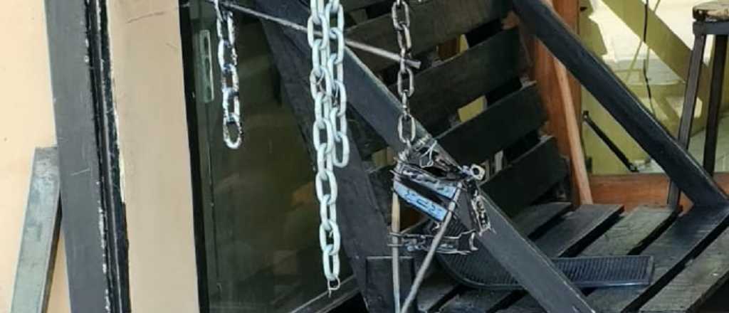 Destrozaron las rejas de ingreso y saquearon una barber&iacute;a de Rivadavia