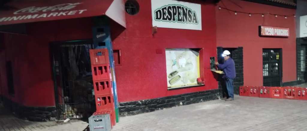 Pánico en un minimarket de Godoy Cruz al derrumbarse el techo