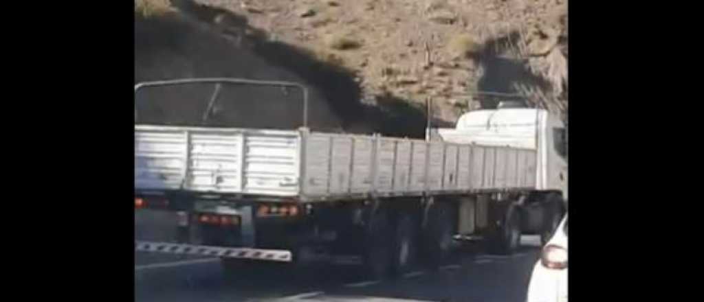 Video: un camionero protagoniz&oacute; una peligrosa maniobra en Alta Monta&ntilde;a
