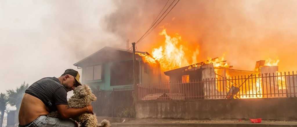 Arde el sur de Chile: el fuego ya dej&oacute; al menos 16 muertos y miles de evacuados