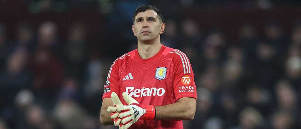 Video: inesperado blooper del Dibu Martínez y derrota de Aston Villa