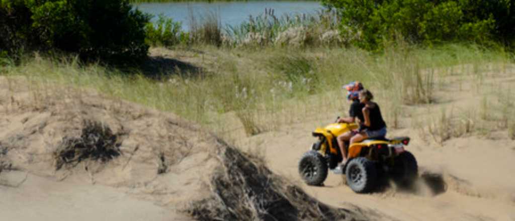 Un joven pelea por su vida tras volcar en un cuatriciclo en Villa Gesell