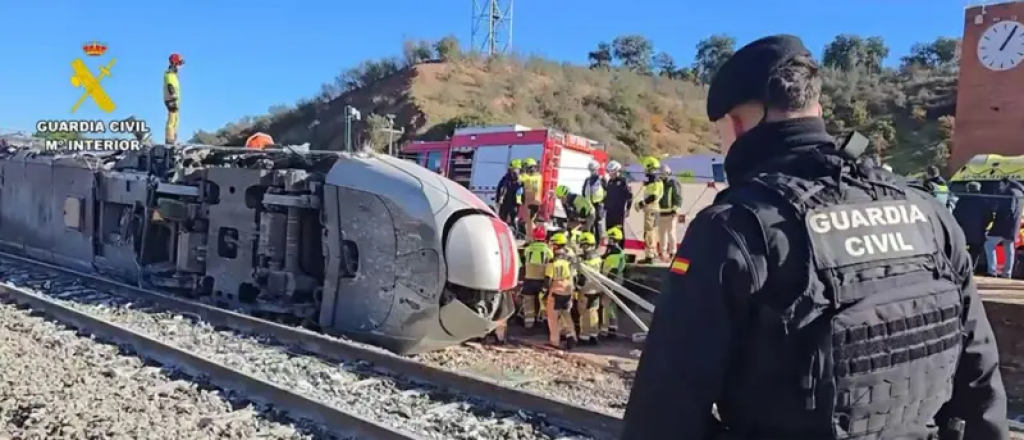 Qué dijo la empresa de los trenes que chocaron en España y hubo 39 muertos