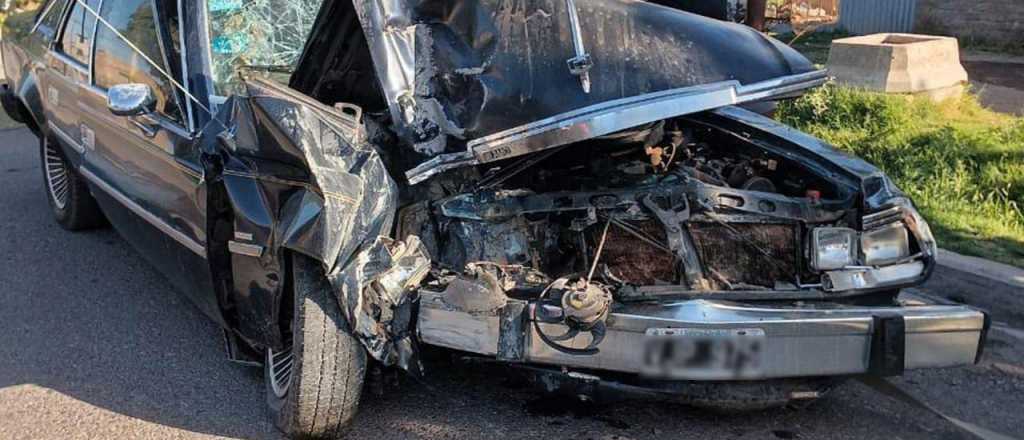 Una joven destruyó el auto de su padre al chocar contra un local en San Rafael