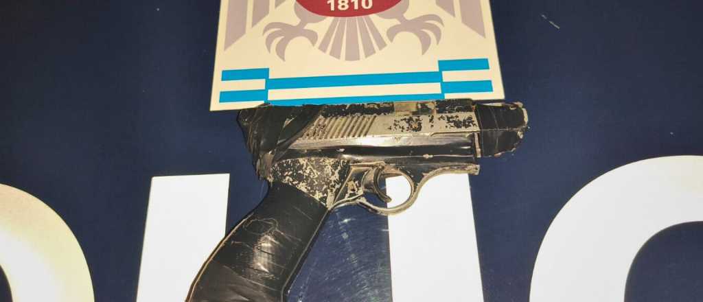 Cuatro menores fueron detenidos con un arma de fuego en Las Heras