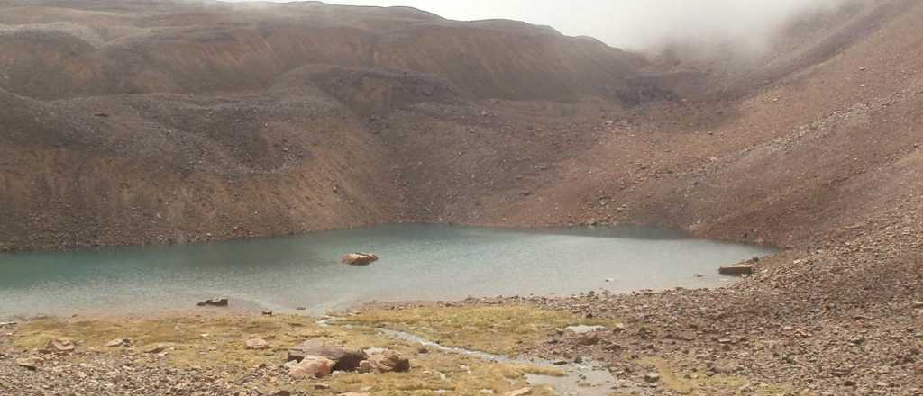 La laguna turquesa oculta en medio de la monta&ntilde;a mendocina