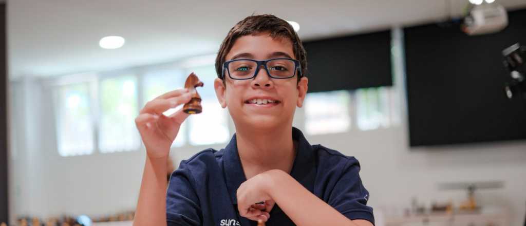 Una leyenda del ajedrez mundial apod&oacute; a Faustino Oro como si fuera Messi 