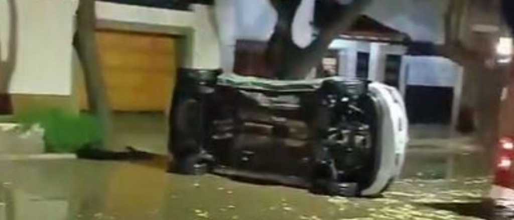 Fuerte choque y vuelco en Ciudad