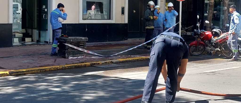 Se incendi&oacute; un transformador subterr&aacute;neo en pleno centro mendocino