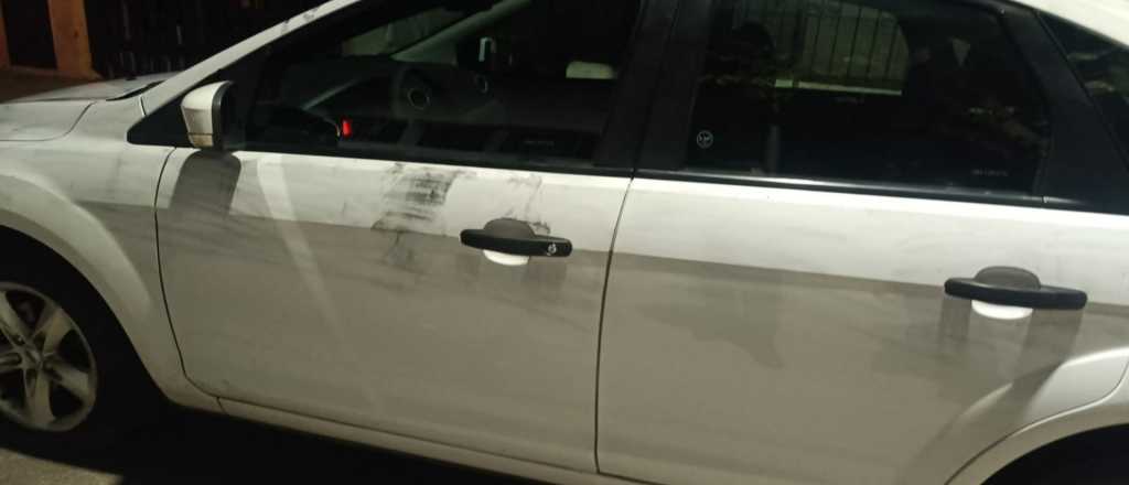 Dos detenidos tras robar las ruedas y un gato de un auto estacionado en Ciudad